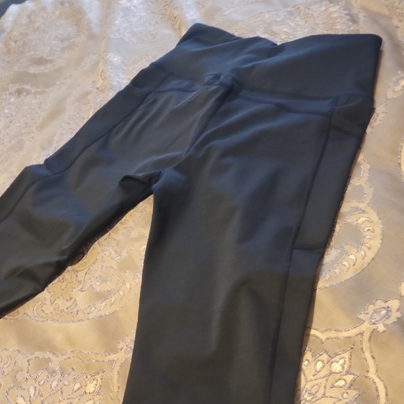 ALO Yoga Black Hoodie & PANTS Size Medium - Picture 5 of 8